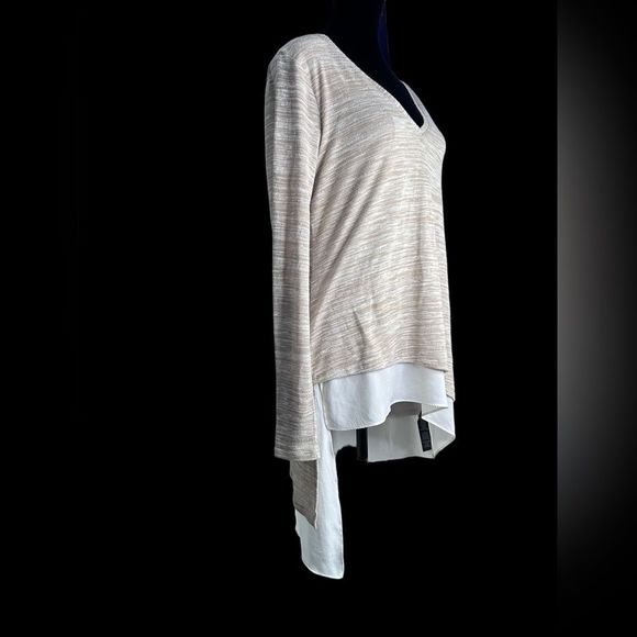 White House Black Market V-Neck Sweater in Beige and White - Picture 4 of 9